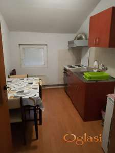 Izdaje se namešten dvosoban stan